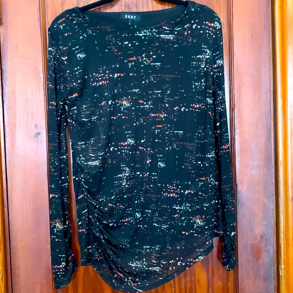 DKNY women’s size M long sleeve night life patterned top. Must see!